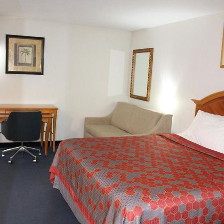 American Inn And Suites Ionia Εξωτερικό φωτογραφία