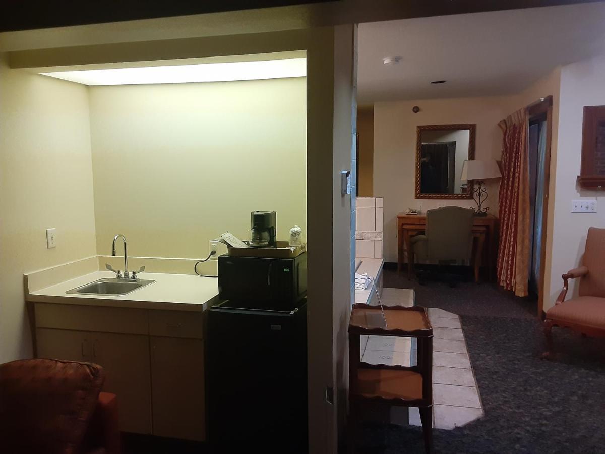 American Inn And Suites Ionia Εξωτερικό φωτογραφία