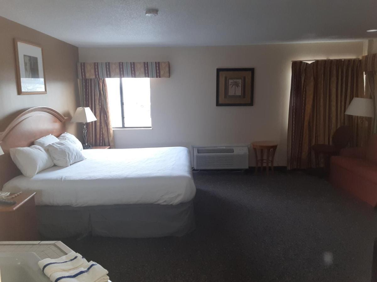 American Inn And Suites Ionia Εξωτερικό φωτογραφία