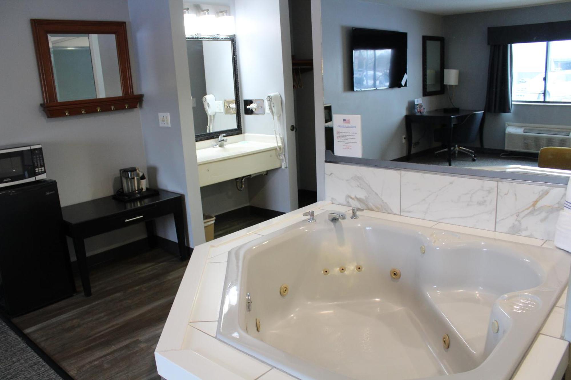 American Inn And Suites Ionia Εξωτερικό φωτογραφία