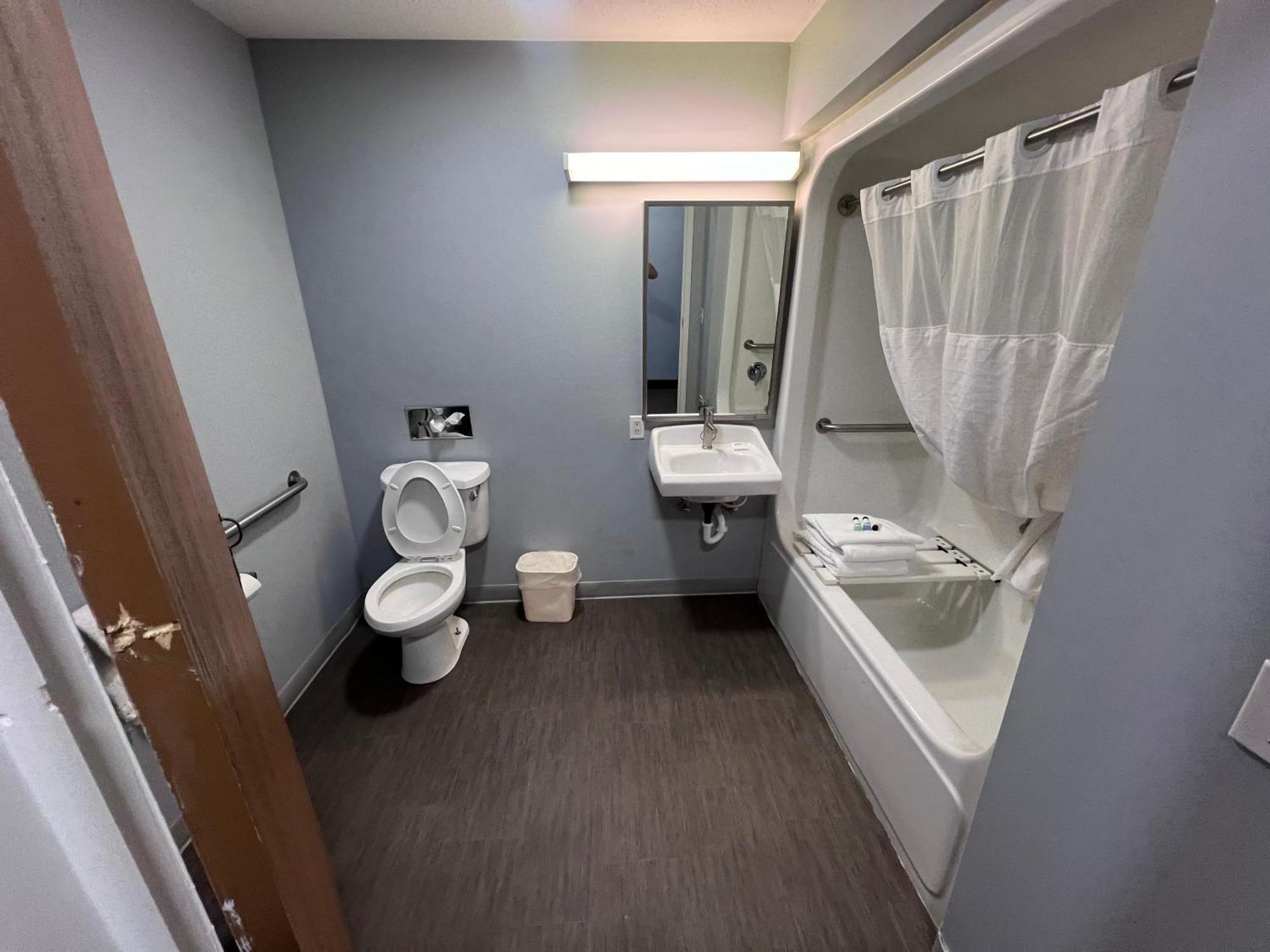 American Inn And Suites Ionia Εξωτερικό φωτογραφία