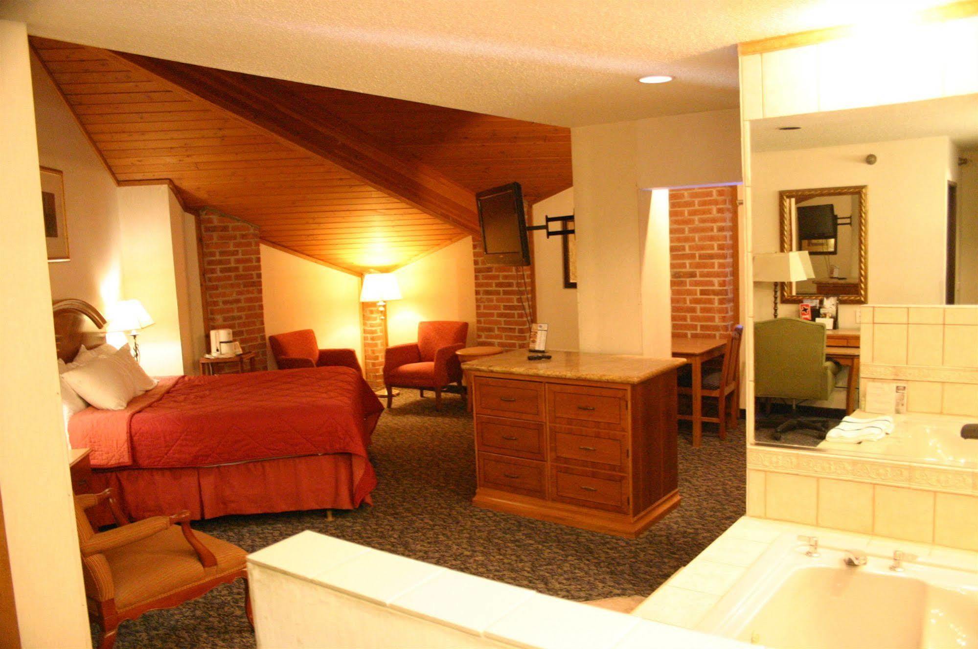 American Inn And Suites Ionia Εξωτερικό φωτογραφία