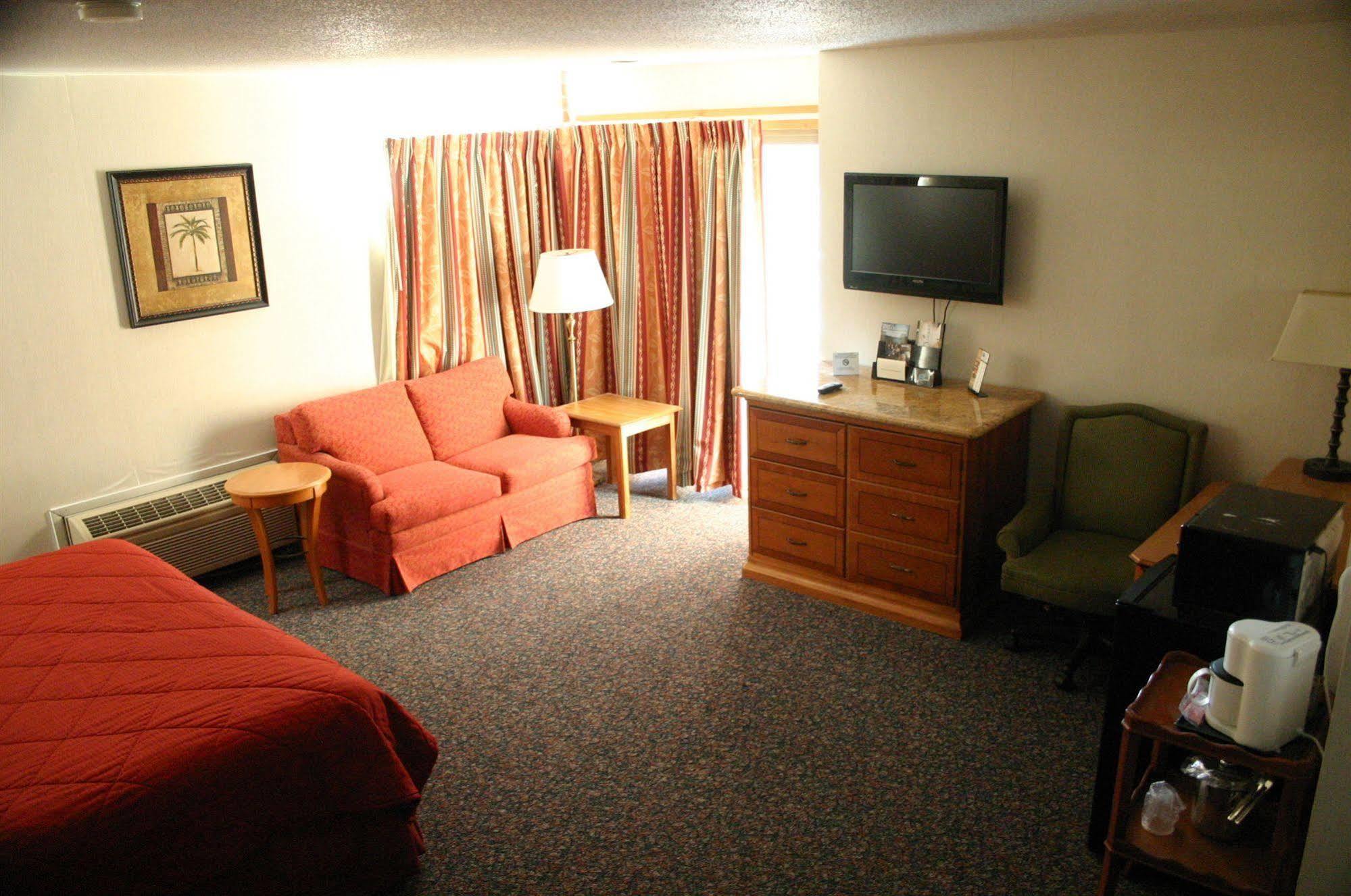 American Inn And Suites Ionia Εξωτερικό φωτογραφία