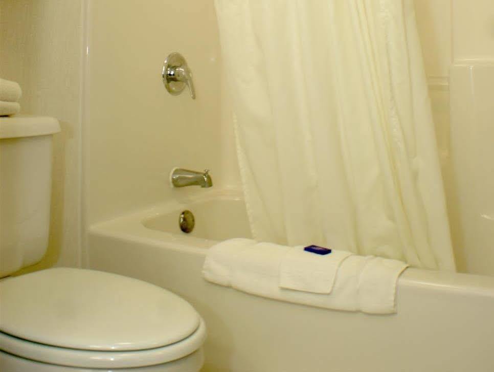 American Inn And Suites Ionia Εξωτερικό φωτογραφία