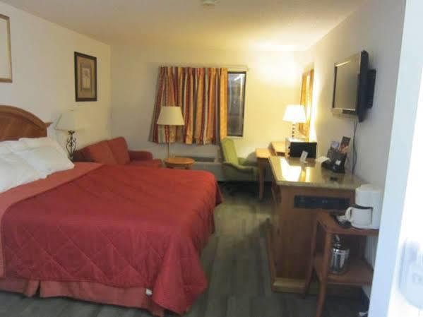 American Inn And Suites Ionia Εξωτερικό φωτογραφία